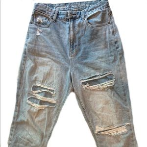 American Eagle Hi-Rise Mom Jeans Size 4